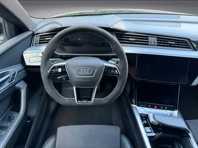Audi e-tron 55 Sportback S Line — SUV électrique premium, 408 ch, design black intégral — Miniature 9