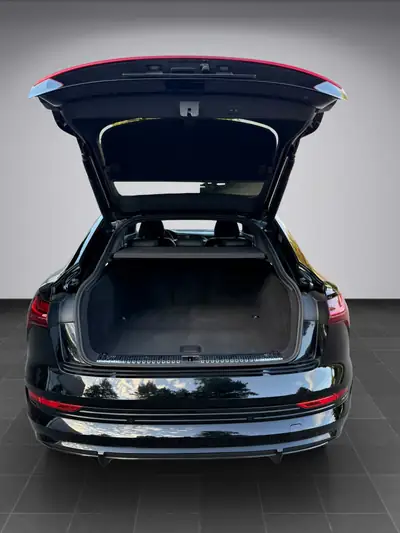 Audi e-tron 55 Sportback S Line — SUV électrique premium, 408 ch, design black intégral — Miniature 19