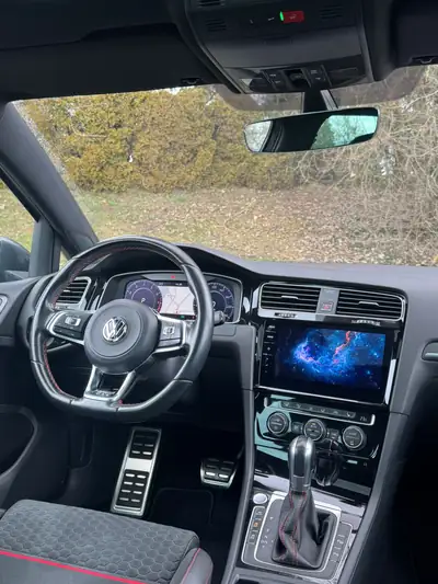 VW Golf 2.0 TSI GTI Performance DSG — Sportive dynamique, 245 ch et boîte auto — vista posteriore