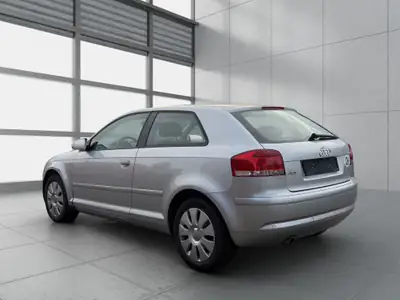 Audi A3 1.6 Ambiente 2004 — Berline compacte automatique, entretien impeccable — intérieur