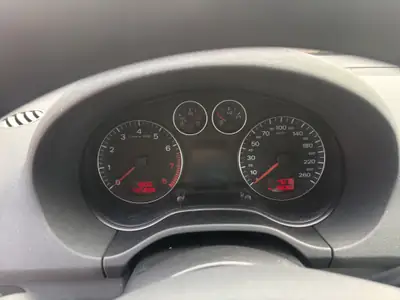 Audi A3 1.6 Ambiente 2004 — Berline compacte automatique, entretien impeccable — Miniature 10