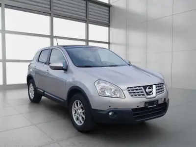 Nissan Qashqai 2.0 4WD Tekna — SUV polyvalent avec transmission CVT automatique — arrière