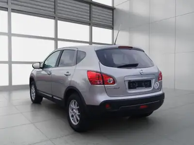 Nissan Qashqai 2.0 4WD Tekna — SUV polyvalent avec transmission CVT automatique — Miniature 7