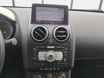Nissan Qashqai 2.0 4WD Tekna — SUV polyvalent avec transmission CVT automatique — Miniature 10