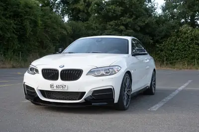 BMW M235i xDrive — Coupé sportif 326 ch, transmission intégrale, faible kilométrage — vue extérieure