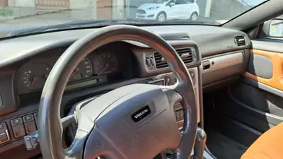 Volvo C70 Cabriolet 2005 — Élégance scandinave et plaisir de conduite décapotable — interni