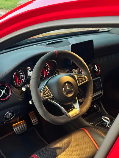 Mercedes-AMG A 45 4MATIC — Berline sport 381 ch, 4WD intégral — Thumbnail 8