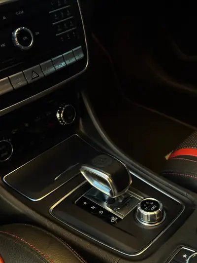 Mercedes-AMG A 45 4MATIC — Berline sport 381 ch, 4WD intégral — Thumbnail 11