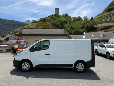 Renault Trafic 2.0 dCi 145 — Utilitaire fiable, peu kilométré, crochet d'attelage inclus — vista esterna
