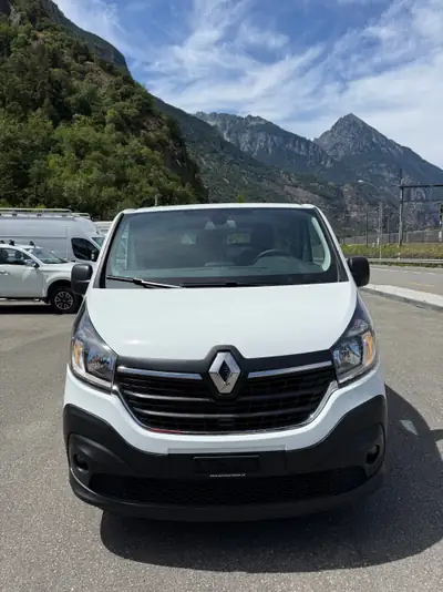 Renault Trafic 2.0 dCi 145 — Utilitaire fiable, peu kilométré, crochet d'attelage inclus — interni