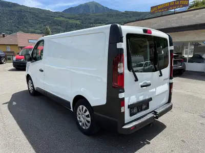 Renault Trafic 2.0 dCi 145 — Utilitaire fiable, peu kilométré, crochet d'attelage inclus — Miniatura 9