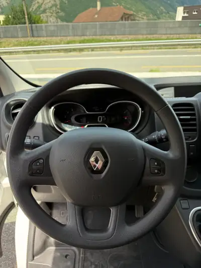 Renault Trafic 2.0 dCi 145 — Utilitaire fiable, peu kilométré, crochet d'attelage inclus — Miniatura 13