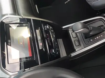 Suzuki Vitara 1.4 T Piz Sulai Top Hybrid 4x4 — SUV polyvalent, technologie MHEV, 31'000 km seulement — Miniature 12