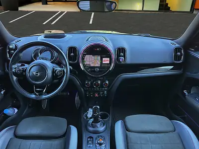 MINI Countryman F60 John Cooper Works ALL4 — 306 ch, Transmission automatique, Équipement premium — côté
