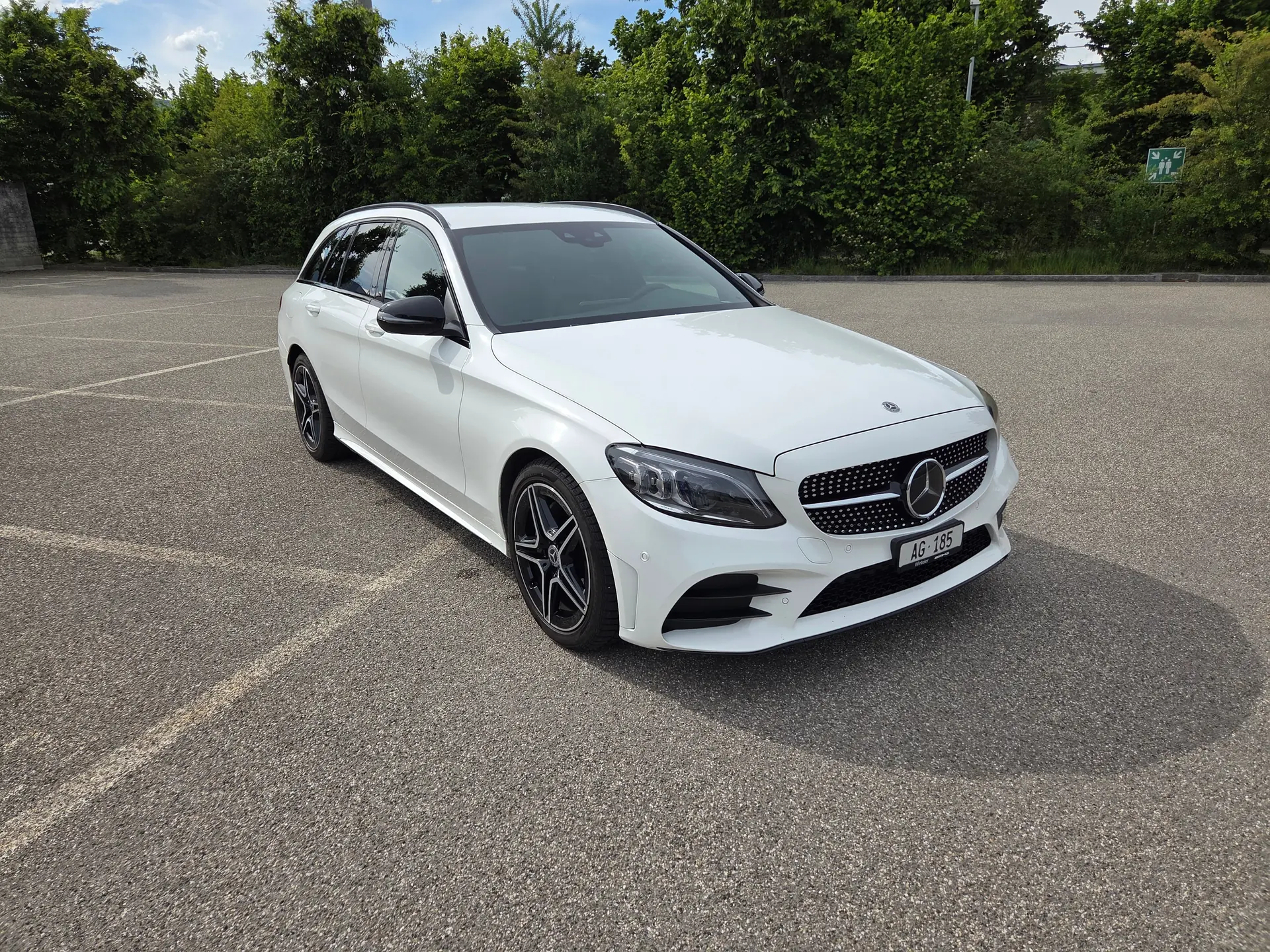 Mercedes-Benz C 180 AMG Line — Break élégant, motorisation efficace, 58 000 km seulement — Außenansicht