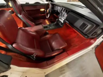 Chevrolet Corvette 5.7 1985 — Légende américaine, véhicule vétéran entretenu — tableau de bord