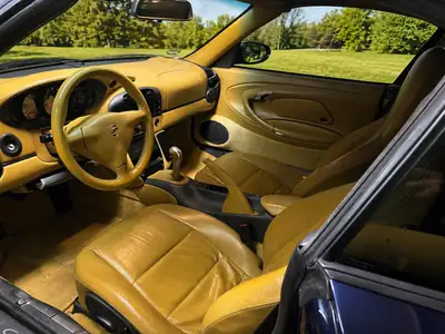 Porsche 911 996 Carrera 4 Cabriolet — Légende décapotable, 300 ch, boîte manuelle — dashboard