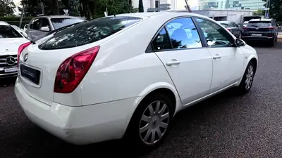 Nissan Primera 2.0 Tekna — Berline fiable sans accident, 256 000 km — tableau de bord