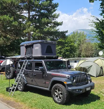 Jeep Wrangler 2.0 Turbo Rubicon Unlimited — SUV 4x4 robuste, 75'000 km seulement — vista esterna