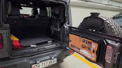 Jeep Wrangler 2.0 Turbo Rubicon Unlimited — SUV 4x4 robuste, 75'000 km seulement — dettaglio