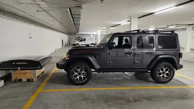 Jeep Wrangler 2.0 Turbo Rubicon Unlimited — SUV 4x4 robuste, 75'000 km seulement — cruscotto