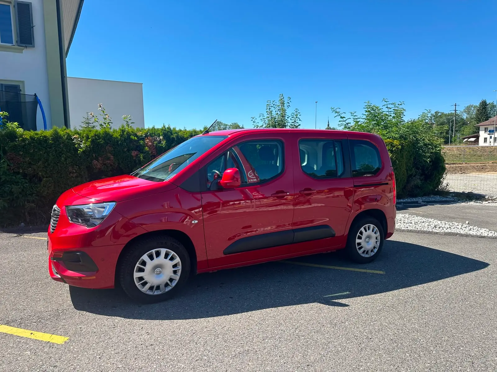Opel Combo 1.5 D Enjoy — Utilitaire compact diesel robuste, 121 500 km — vista esterna