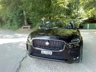 Jaguar E-PACE 2.0 I4 300 Sport AWD — SUV compact premium, 23 200 km, état impeccable — interni