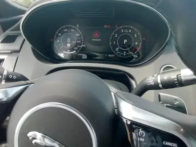 Jaguar E-PACE 2.0 I4 300 Sport AWD — SUV compact premium, 23 200 km, état impeccable — Miniatura 11