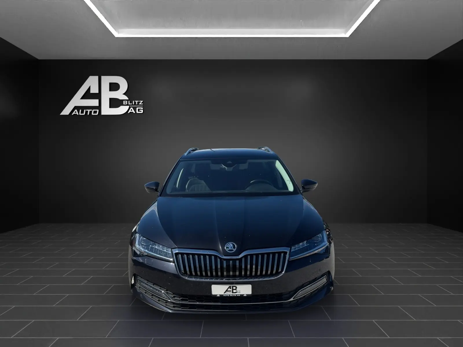 Skoda Superb Combi 2.0 TDi 150 PS — Break spacieux, diesel économique, fraîchement révisé