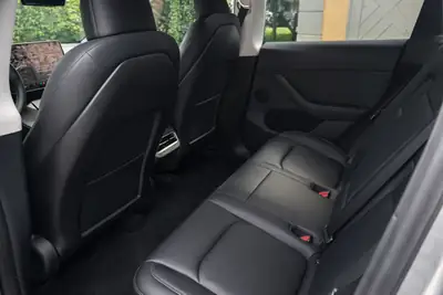 Tesla Model Y Maximale Reichweite — SUV électrique performant, 98 000 km seulement — detail