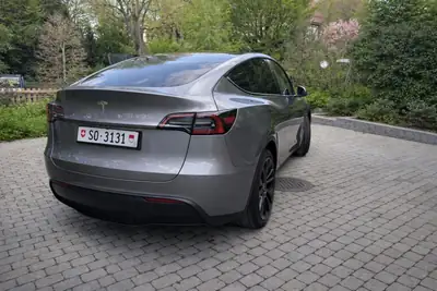 Tesla Model Y Maximale Reichweite — SUV électrique performant, 98 000 km seulement — interior