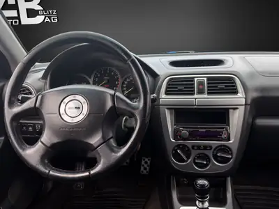 Subaru Impreza 2.0 Turbo WRX STI — Berline haute performance 4WD, 265 ch légendaires — Miniature 11