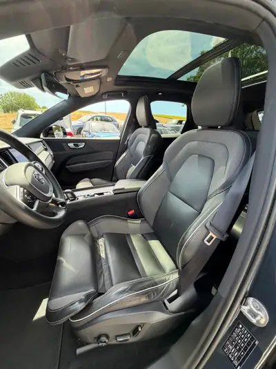 Volvo XC60 B4 Diesel Mild Hybrid AWD — SUV premium, traction intégrale et motorisation hybride douce — tableau de bord