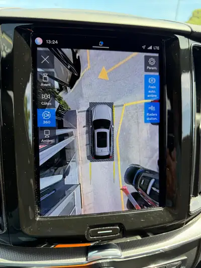 Volvo XC60 B4 Diesel Mild Hybrid AWD — SUV premium, traction intégrale et motorisation hybride douce — Miniature 8
