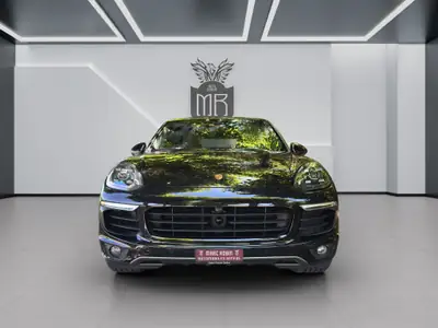 Porsche Cayenne S E-Hybrid Platinum Edition — SUV rechargeable haute performance, 52'000 km — side view