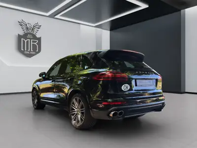 Porsche Cayenne S E-Hybrid Platinum Edition — SUV rechargeable haute performance, 52'000 km — detail