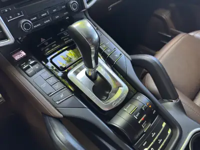 Porsche Cayenne S E-Hybrid Platinum Edition — SUV rechargeable haute performance, 52'000 km — Thumbnail 13
