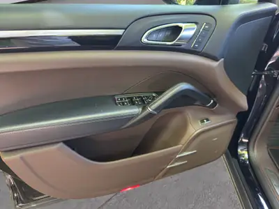 Porsche Cayenne S E-Hybrid Platinum Edition — SUV rechargeable haute performance, 52'000 km — Thumbnail 24