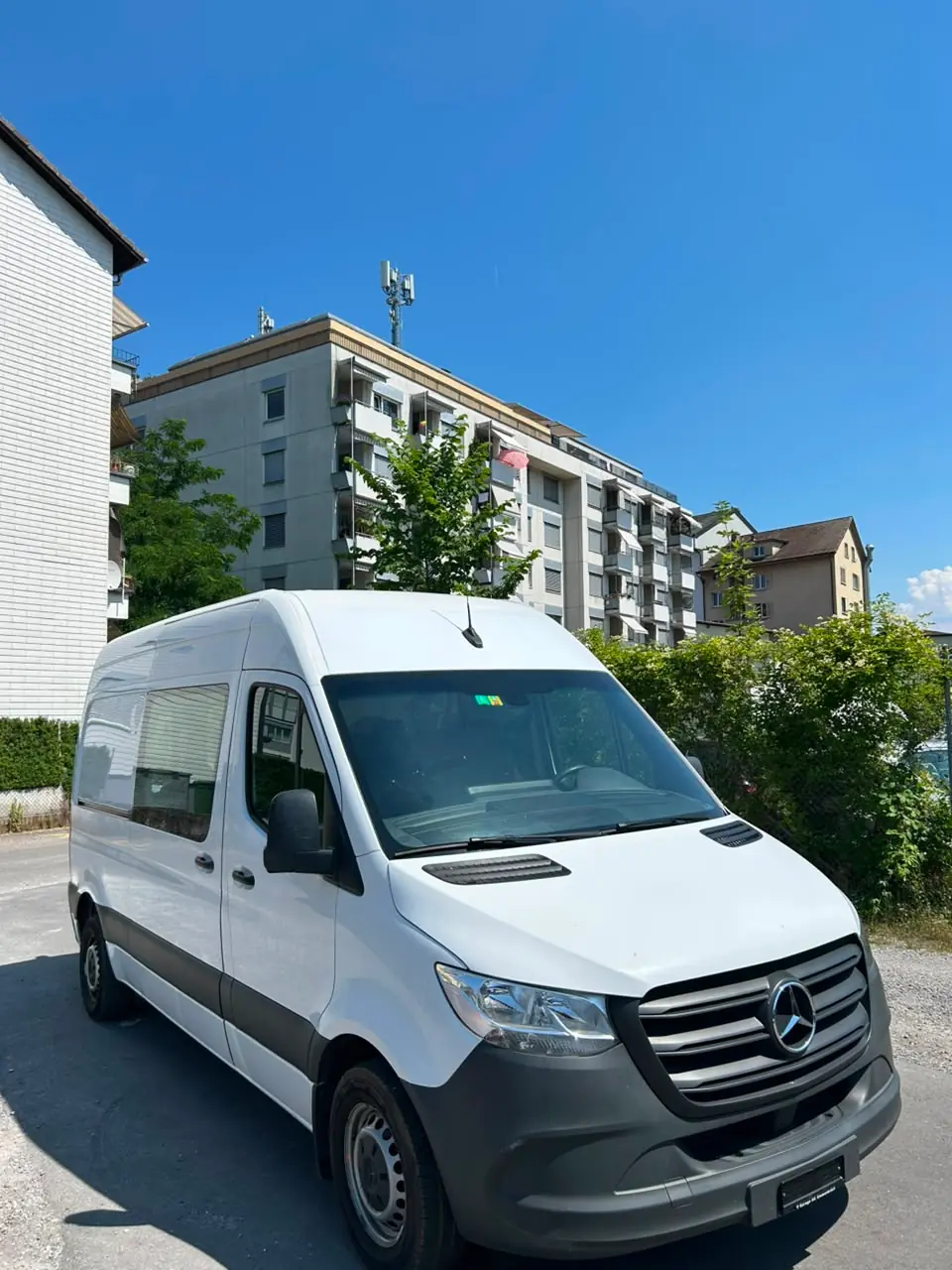 Mercedes-Benz Sprinter 2.2 CDI 143 — Van professionnel fiable, 228'650 km — vue extérieure