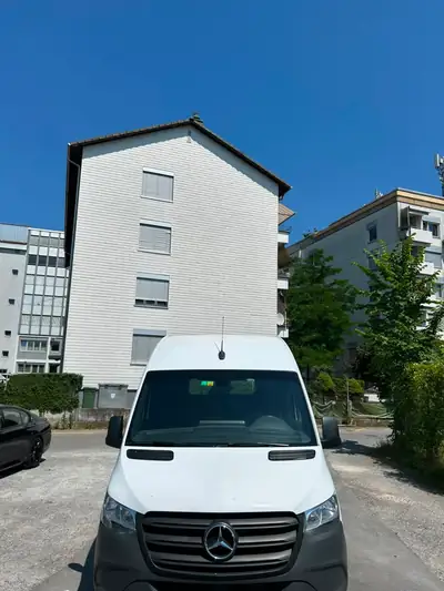 Mercedes-Benz Sprinter 2.2 CDI 143 — Van professionnel fiable, 228'650 km — côté