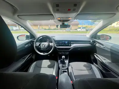 SKODA FABIA 1.0 MPI — Citadine fiable, faible kilométrage et garantie constructeur — Miniature 11
