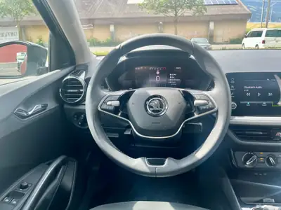SKODA FABIA 1.0 MPI — Citadine fiable, faible kilométrage et garantie constructeur — Miniature 14