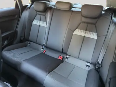 Audi A3 Sportback 35 TFSI S line — Hybride léger, design affûté, 23 700 km — intérieur