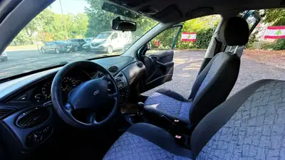 Ford Focus 1.4i 16V Ambiente — Citadine fiable des années 2000, entretien économique — Miniature 9