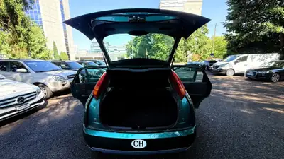Ford Focus 1.4i 16V Ambiente — Citadine fiable des années 2000, entretien économique — Miniature 7