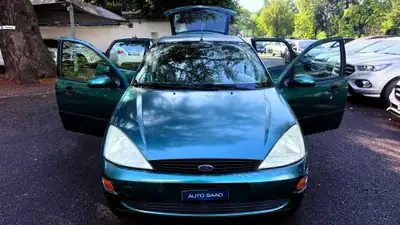 Ford Focus 1.4i 16V Ambiente — Citadine fiable des années 2000, entretien économique — Miniature 11