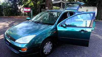 Ford Focus 1.4i 16V Ambiente — Citadine fiable des années 2000, entretien économique — Miniature 13