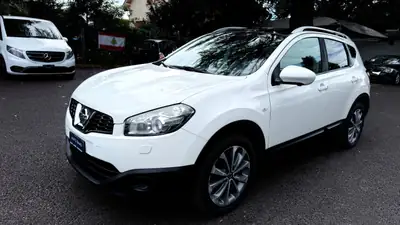 Nissan Qashqai 2.0 dCi 4WD Tekna — SUV complet, 4 roues motrices, boîte auto — arrière