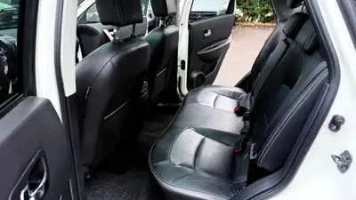 Nissan Qashqai 2.0 dCi 4WD Tekna — SUV complet, 4 roues motrices, boîte auto — Miniature 12
