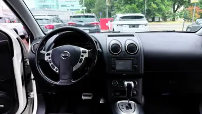 Nissan Qashqai 2.0 dCi 4WD Tekna — SUV complet, 4 roues motrices, boîte auto — Miniature 10